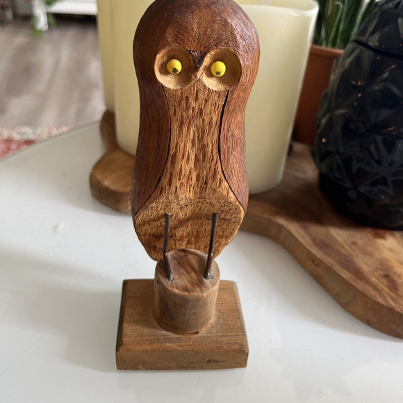 Beautiful Owl Wood Carved Sculpture Glass Eyes Tree Stump Metal Feet Signed - Picture 2 of 7